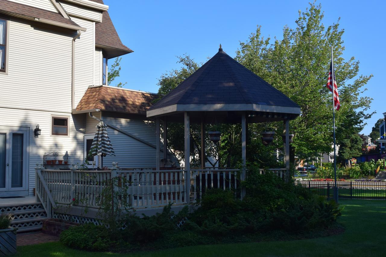 The Lamplighter Bed & Breakfast Of Ludington Exterior photo